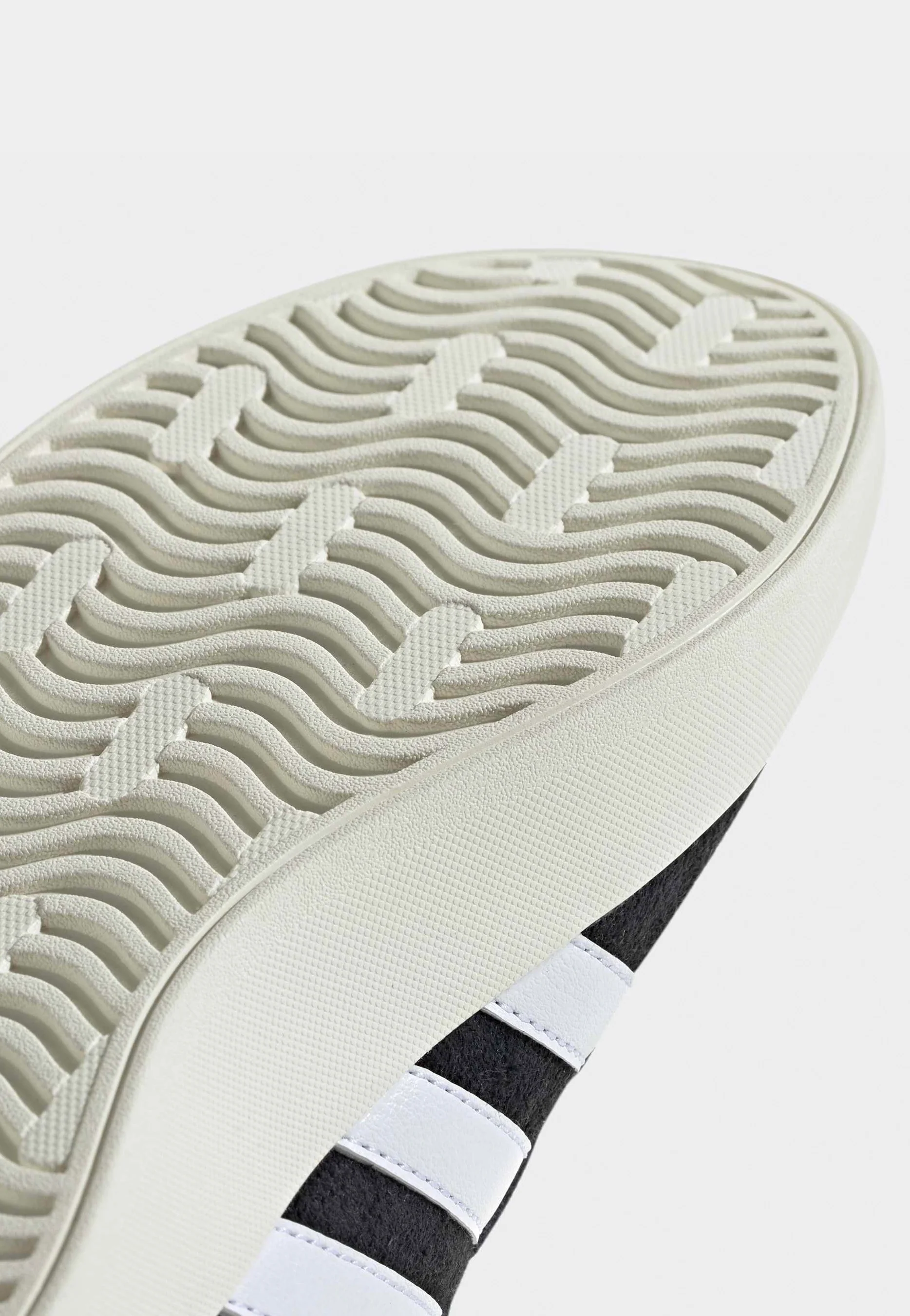 VL Court 3.0 Cblack/Ftwwht/Goldmt - Girl Shoes - Image 12