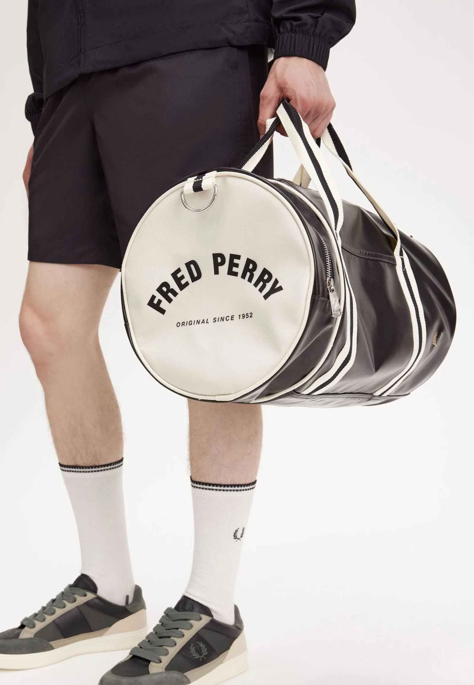 Classic Barrel Black/Ecru - Dufflebag - Image 8