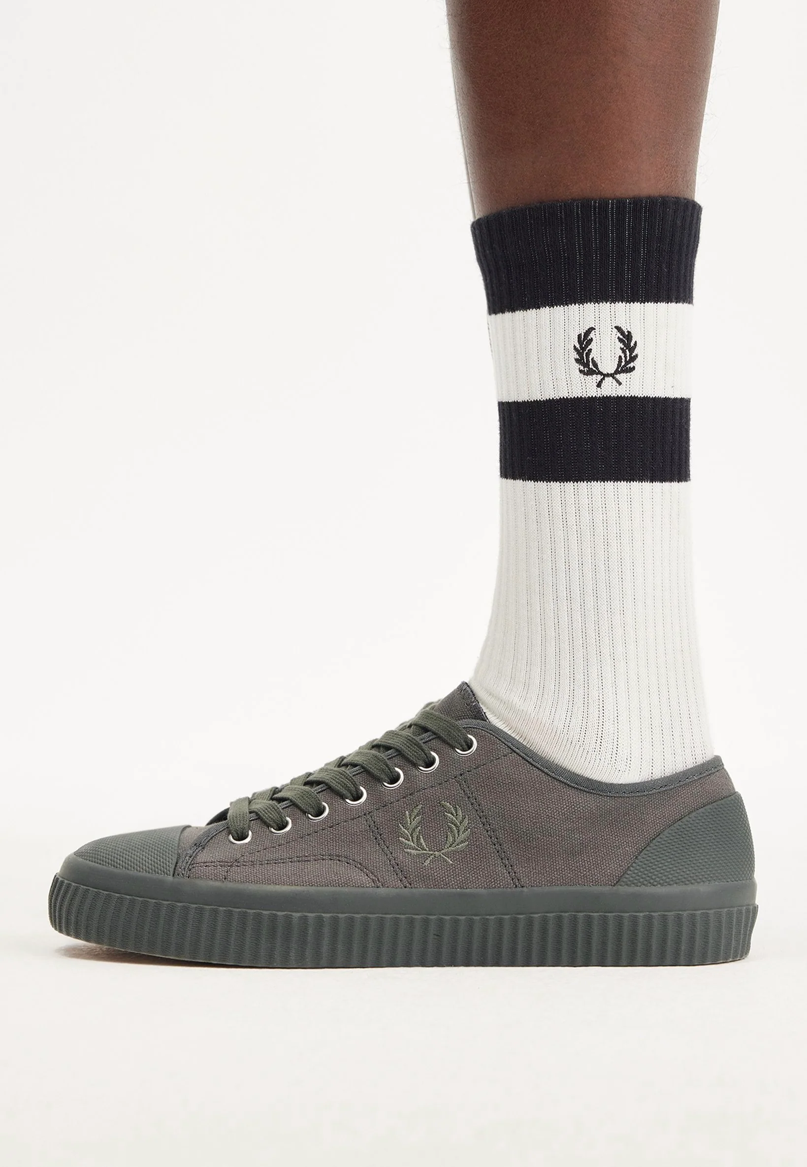 Fred Perry - Hughes Low Canvas Field Green/Warm Grey - Shoes - Image 9
