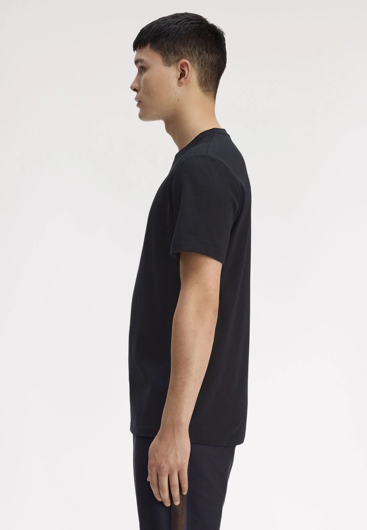 Fred Perry - Outline Laurel Wreath Black - T-Shirt - Image 4