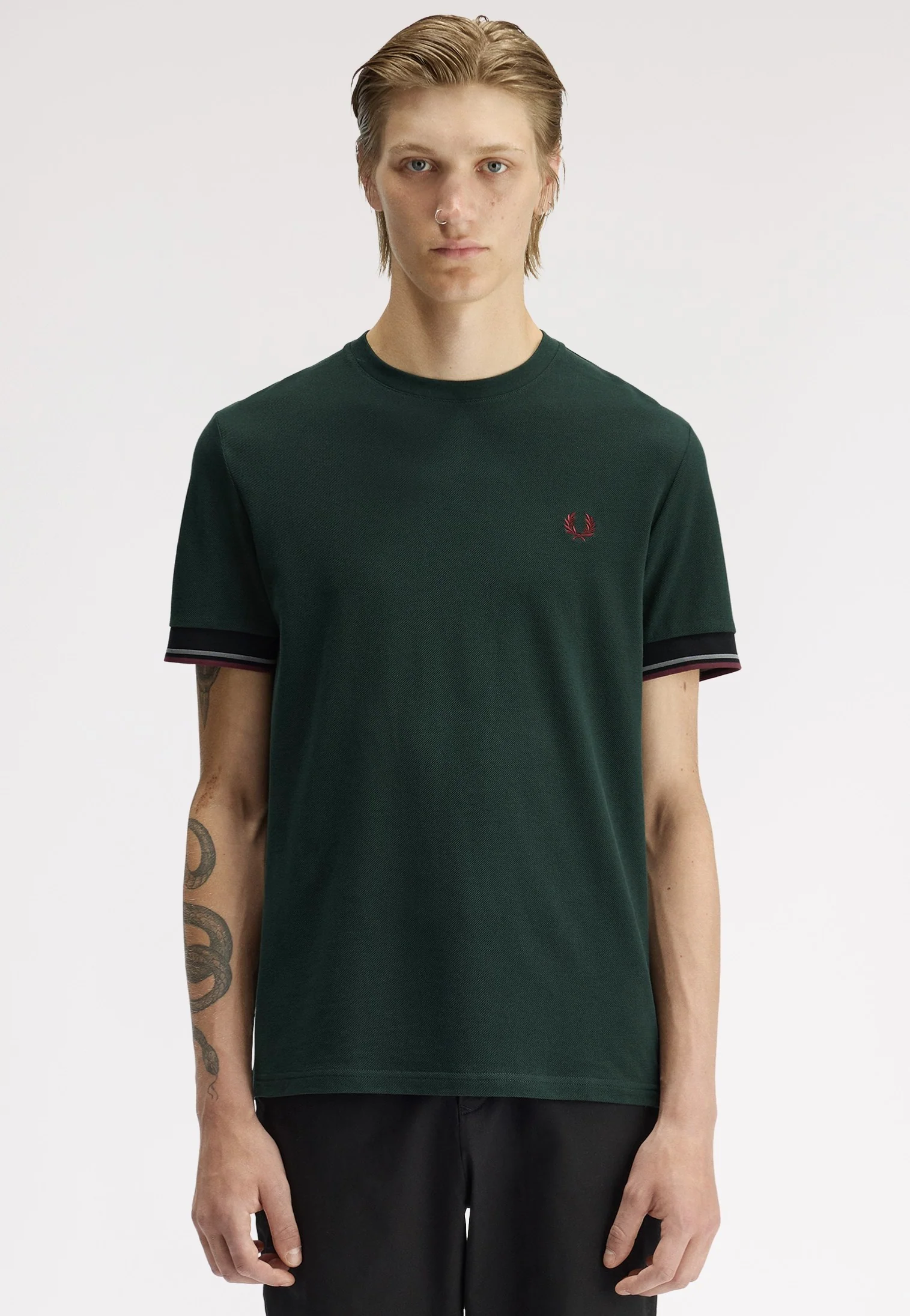 Fred Perry - Twin Tipped Cuff Grassroots - T-Shirt - Image 2