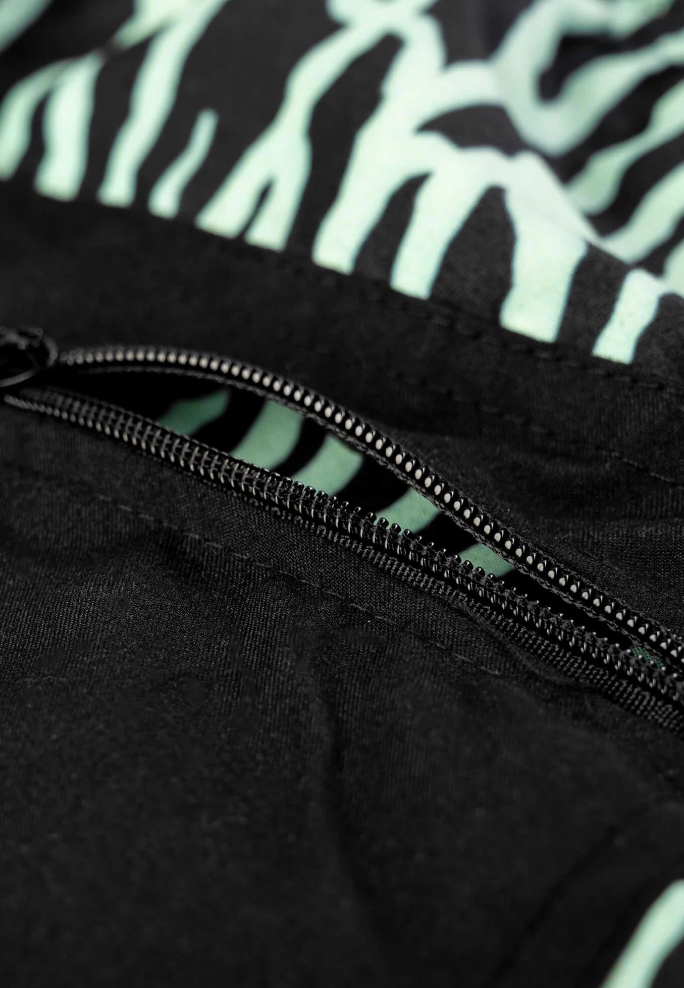 Green Berlin - Coral Green Schwarz/Mintgrün - Board Shorts - Image 5