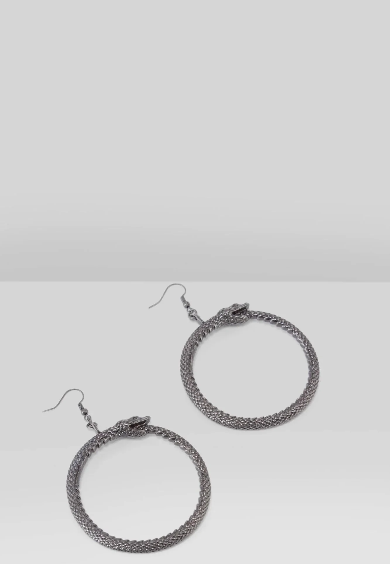 Ouroborous Curse Black - Earring - Image 4