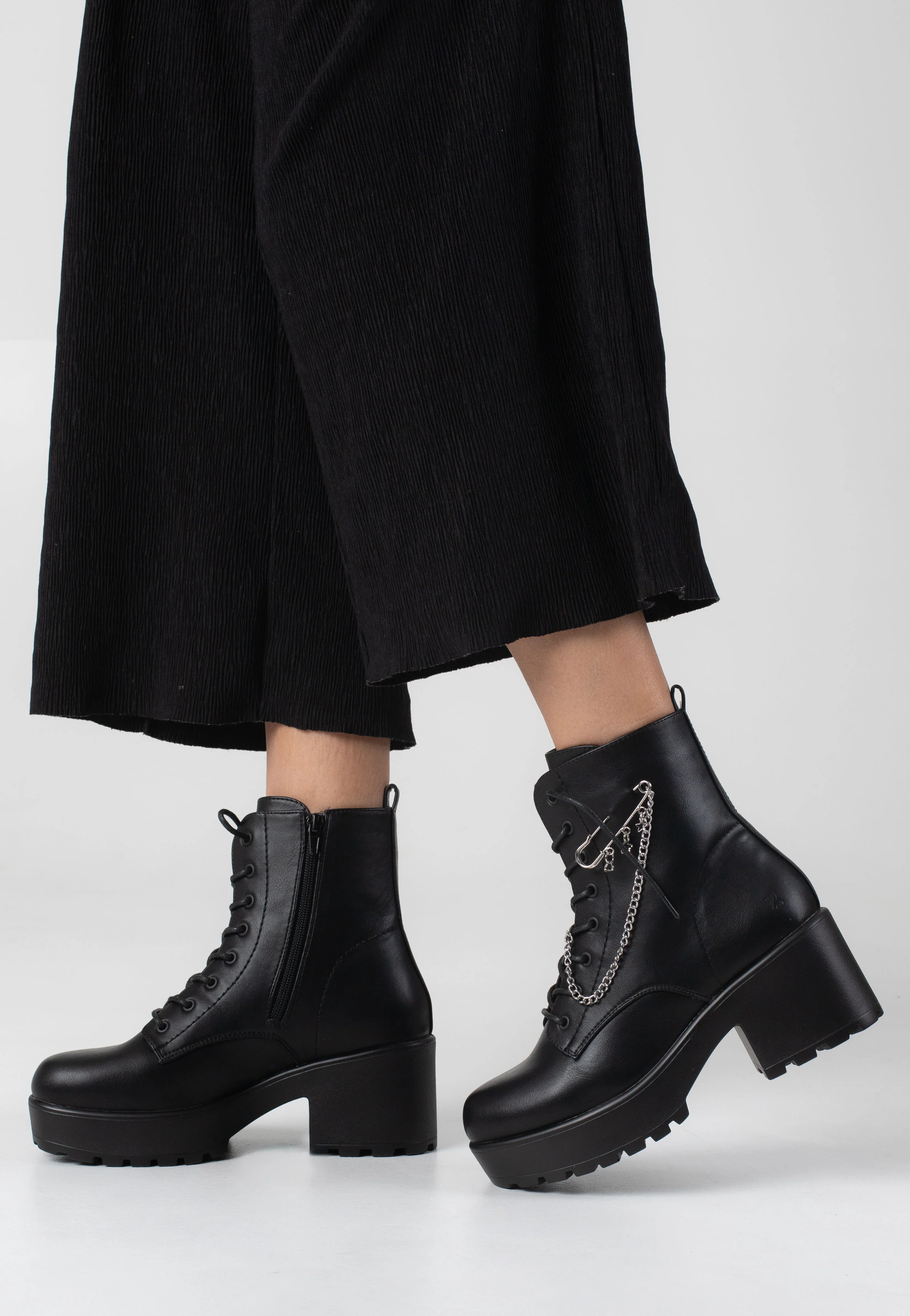 Koi Footwear - Salvius Safety Pin Military Lace Up Black - Girl Shoes