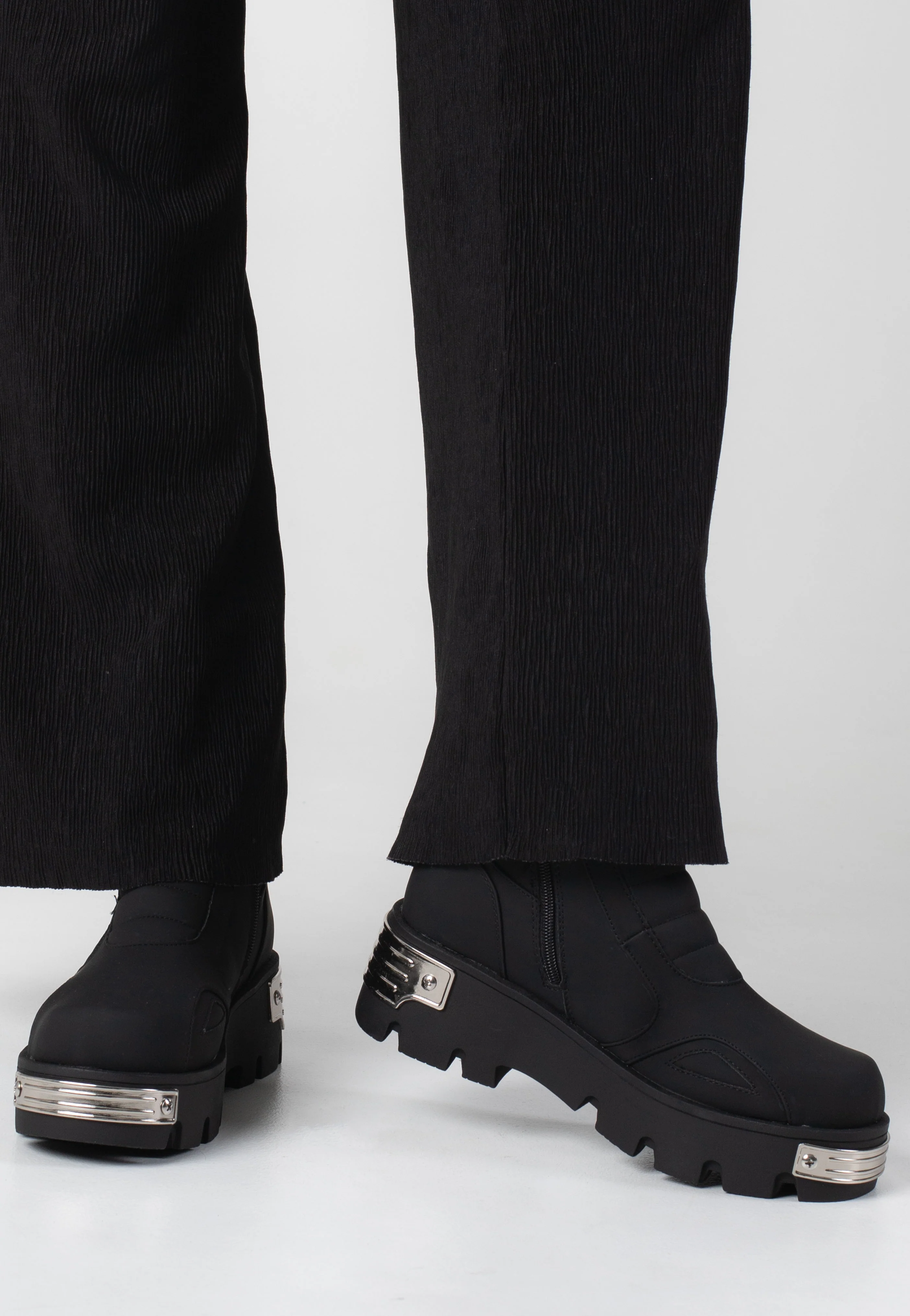 Koi Footwear x Dungeons & Dragons - Uncanny Dodge Rogue Military Black - Girl Shoes - Image 6