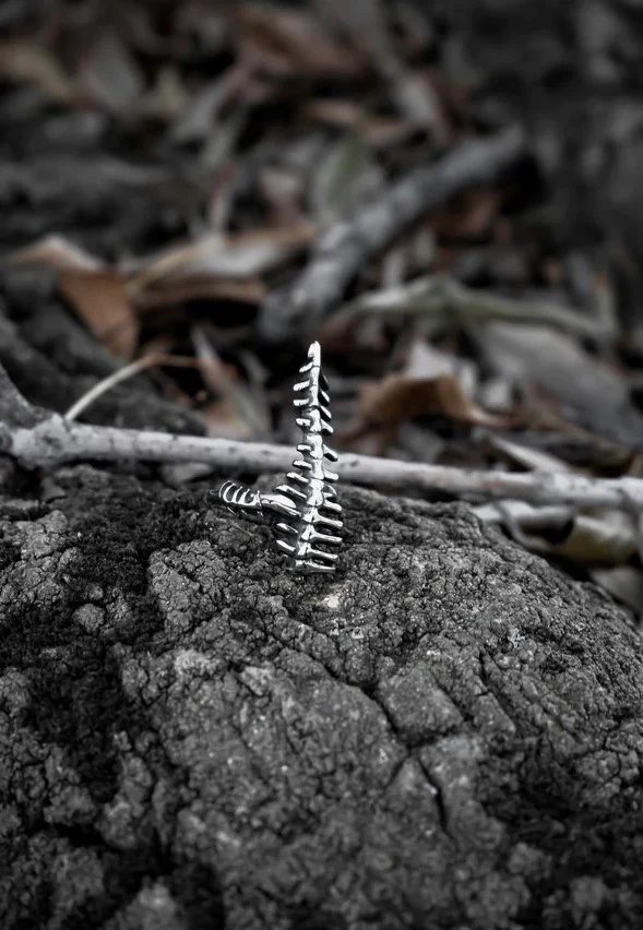 Lively Ghosts - Vertebrae Silver - Ring - Image 5