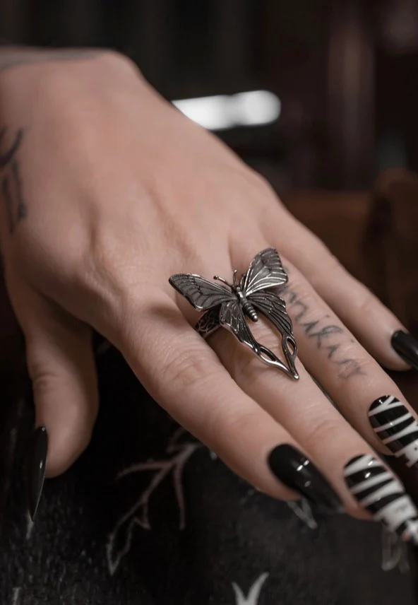 Lively Ghosts - Whispering Wings Silver - Ring - Image 5