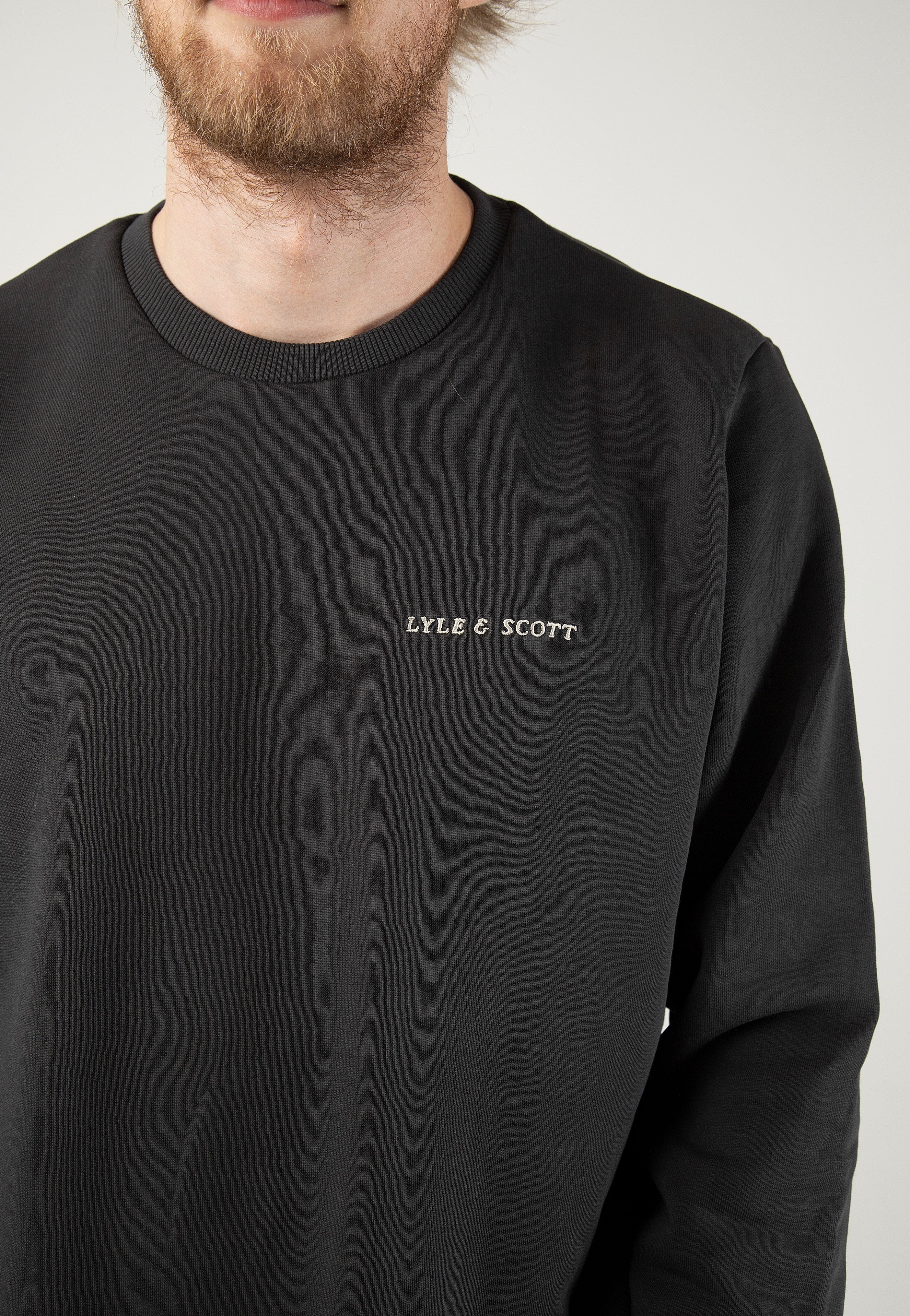 Lyle & Scott - Embroidered Crew Neck Gunmetal - Sweater - Image 2