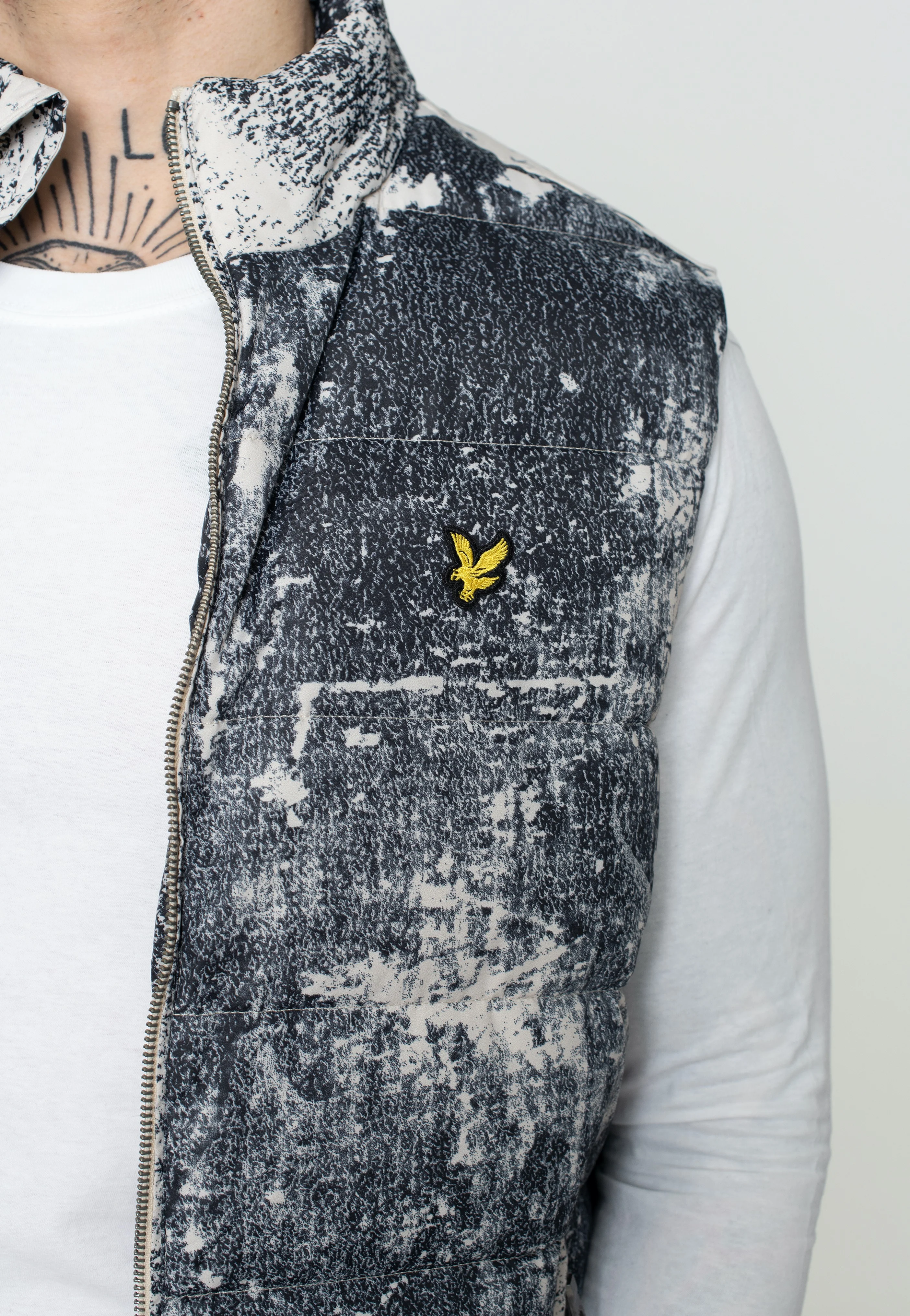 Lyle & Scott - Erosion Print Gilet Cove - Vest - Image 2