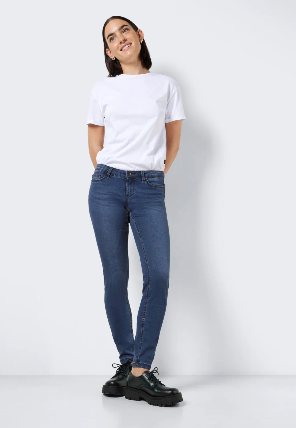 Noisy May - Allie Low Waist Skinny Medium Blue Denim - Jeans - Image 2