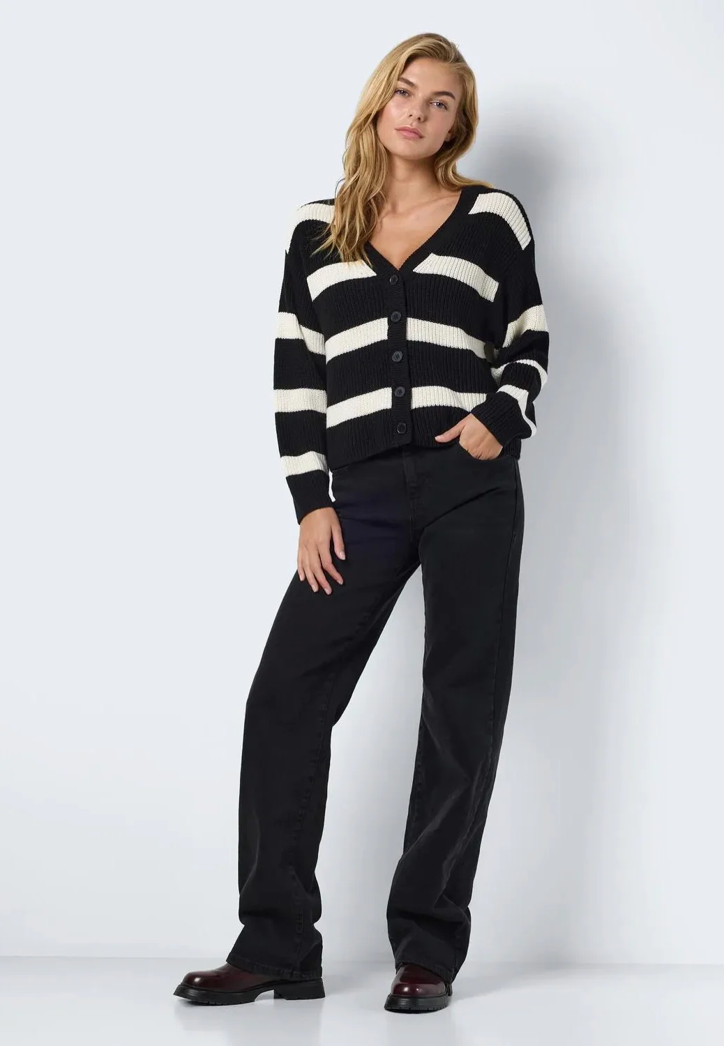 Noisy May - Maysa V Neck Black Eggnog - Cardigan - Image 6