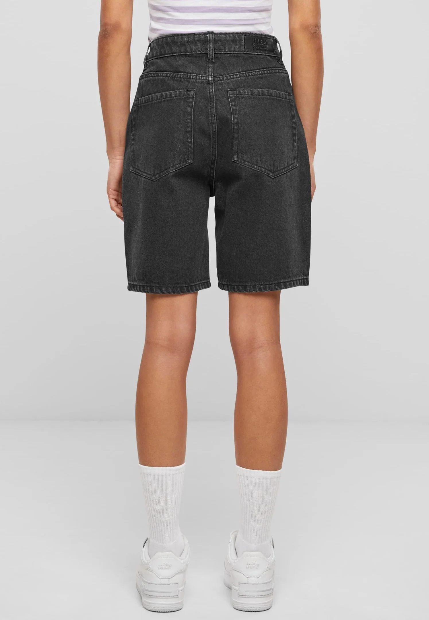 Urban Classics - Ladies 90‘s Bermuda Black Washed - Shorts - Image 3