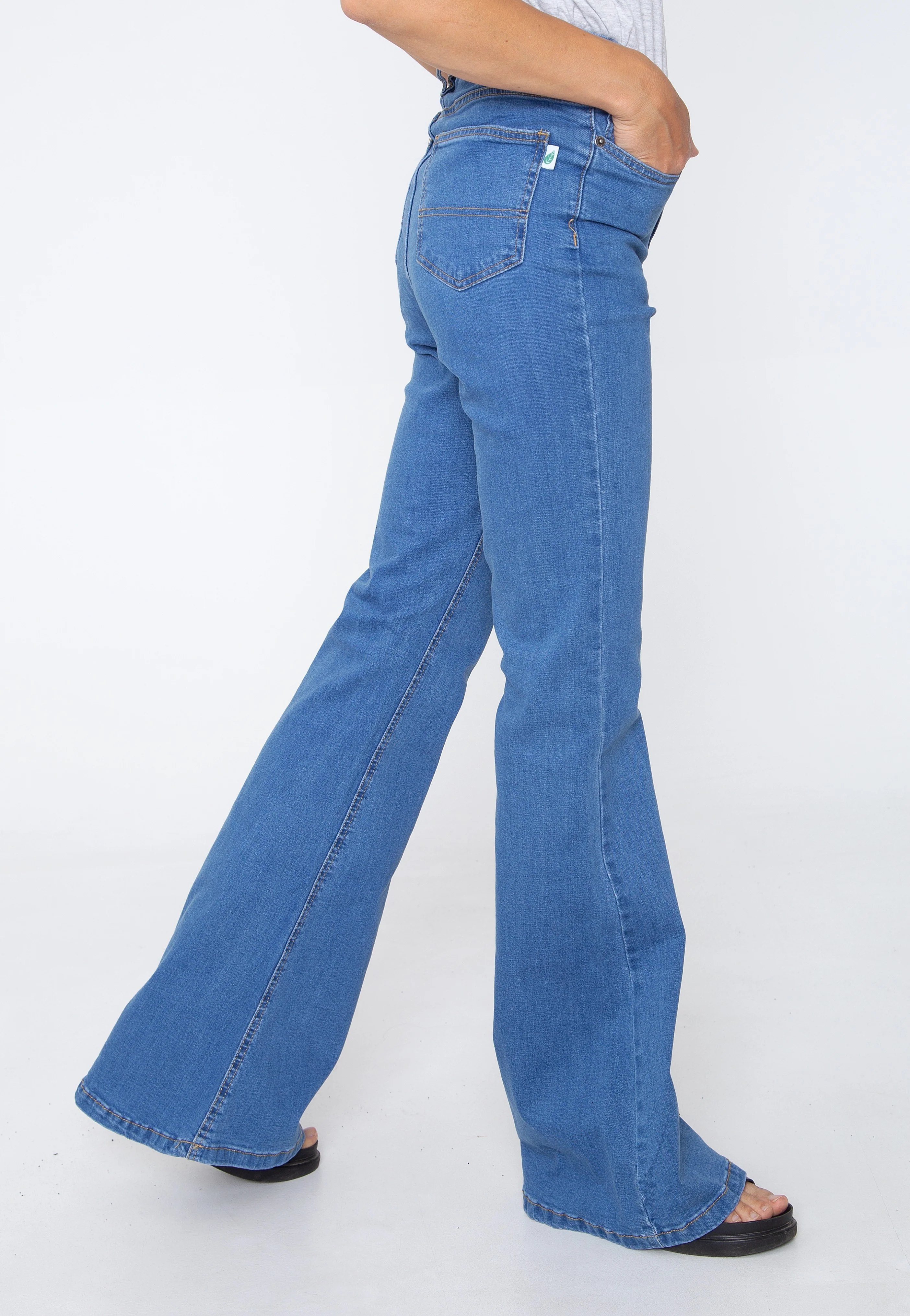 Urban Classics - Ladies Organic High Waist Flared Denim Clearblue Washed - Jeans - Image 2