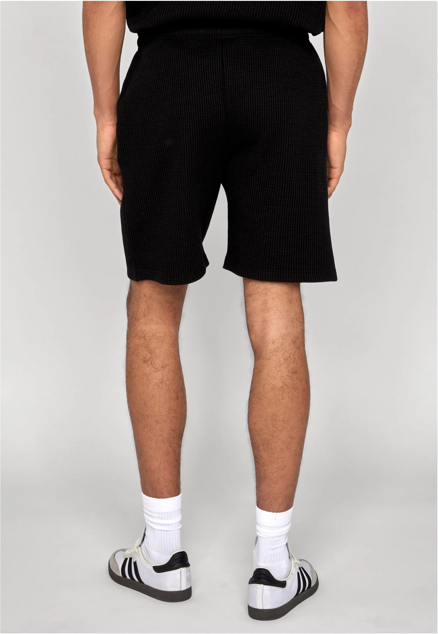 Urban Classics - Thermal Waffle Black - Shorts - Image 2