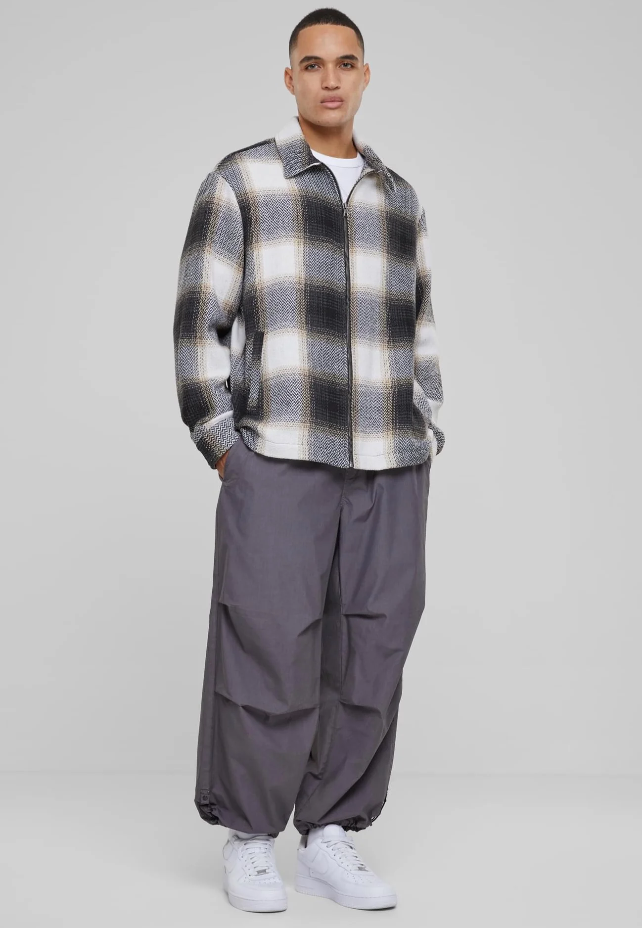 Urban Classics - Zipped Shirt Wetsand/Black - Jacket - Image 5
