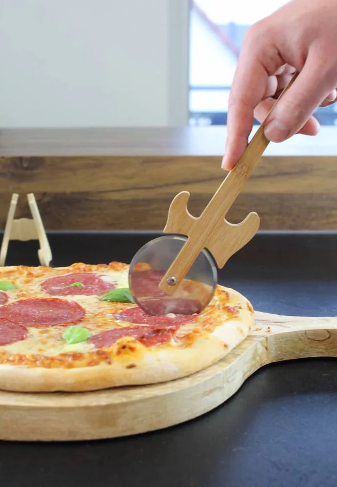Winkee Rocks - Gitarren - Pizza Cutter